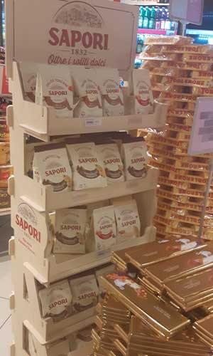 Leseno marketinško stojalo