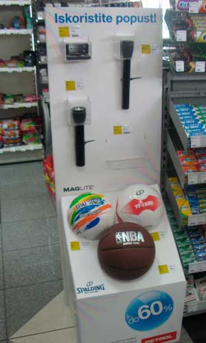 Plastično stojalo na Petrolu