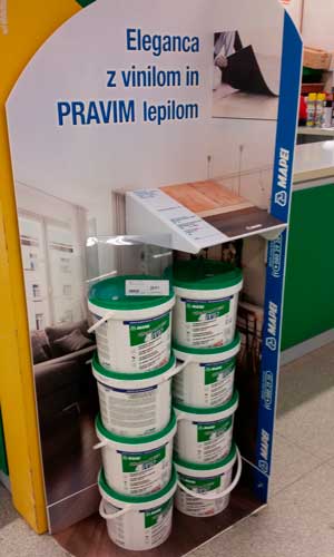 Plastično stojalo za trgovino